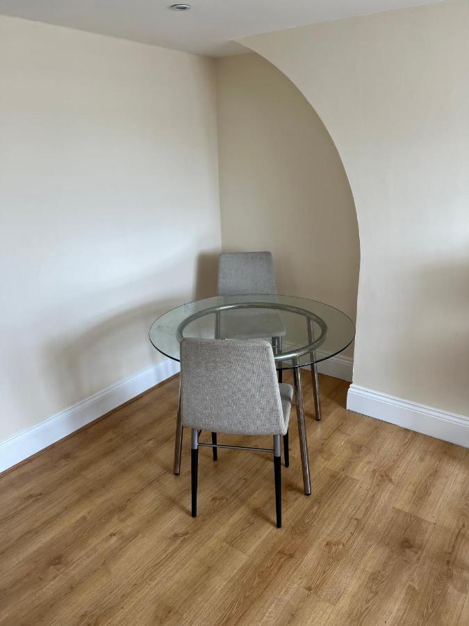 Double Bed Room Theobald Street Borehamwood Kültér fotó