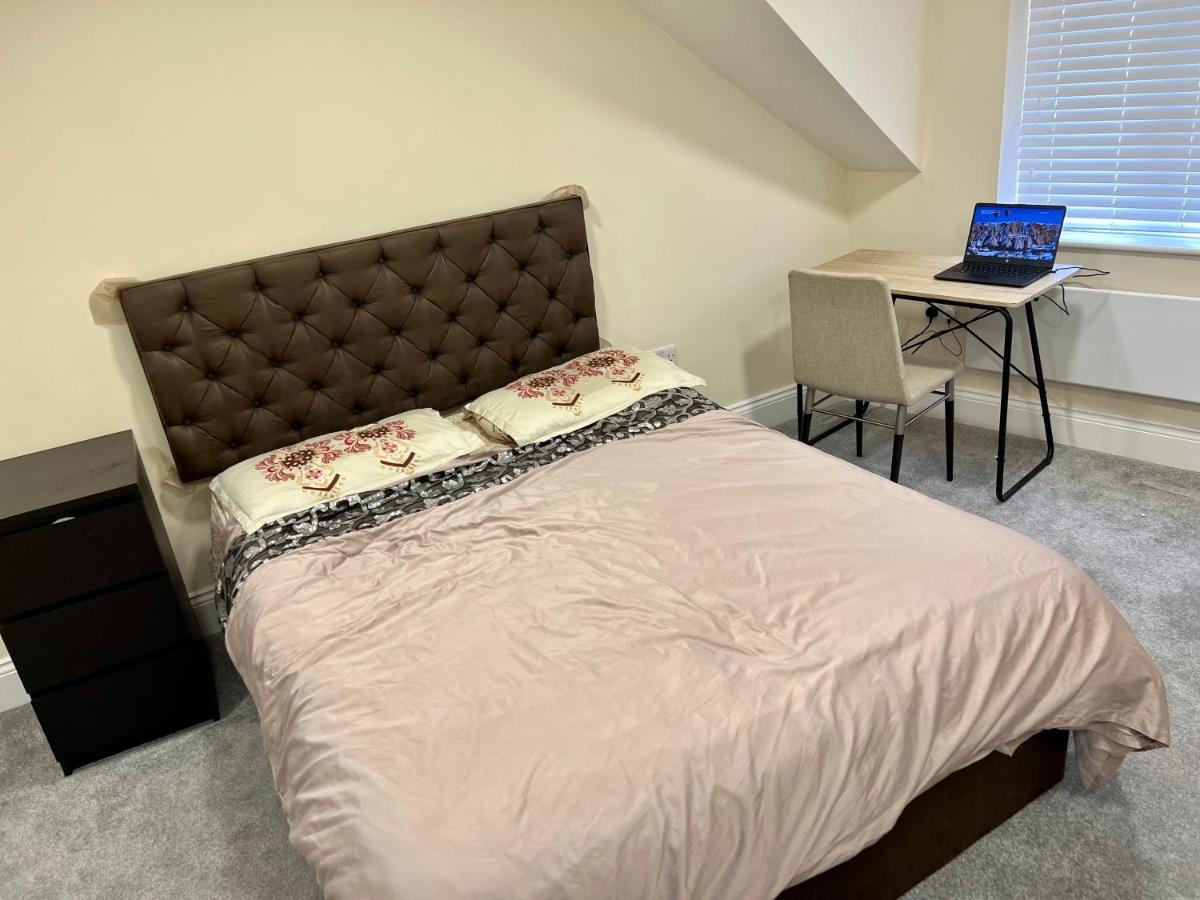 Double Bed Room Theobald Street Borehamwood Kültér fotó